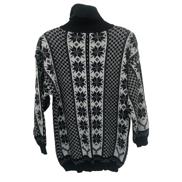 Vintage Snowflake Oversized Turtleneck Sweater Size Medium - Picture 2 of 4